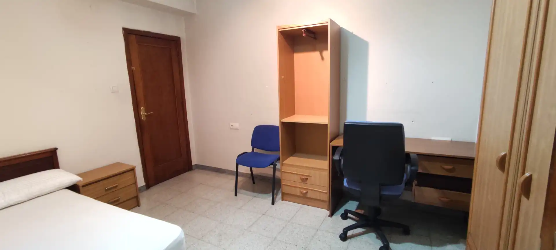 Habitación de Piso de alquiler en Ourense Capital  con Calefacción, Amueblado y Horno