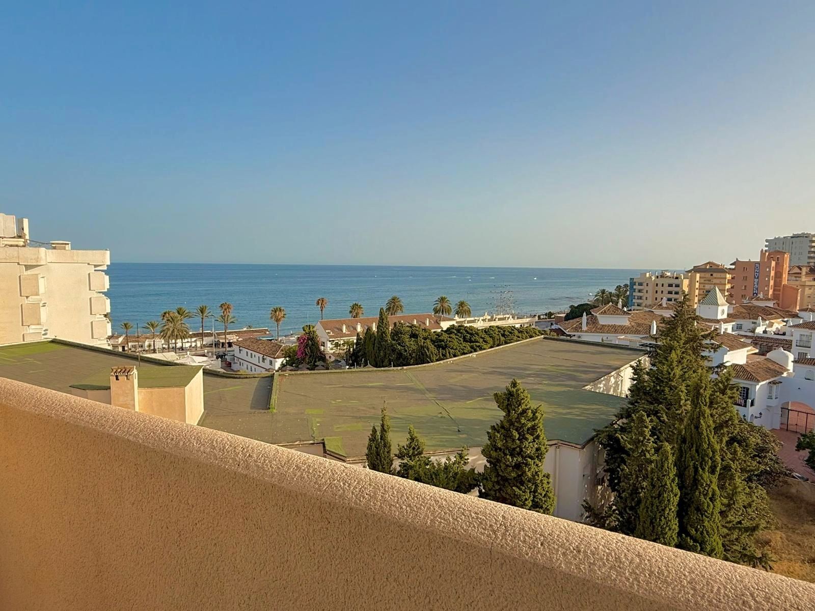Vista exterior de Pis de lloguer en Benalmádena amb Aire condicionat, Terrassa i Moblat