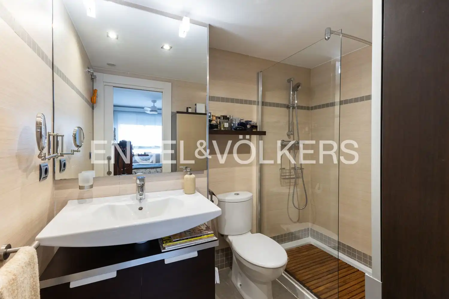 Badezimmer von Wohnung zum Verkauf in Valencia mit Klimaanlage, Heizung und Parkett