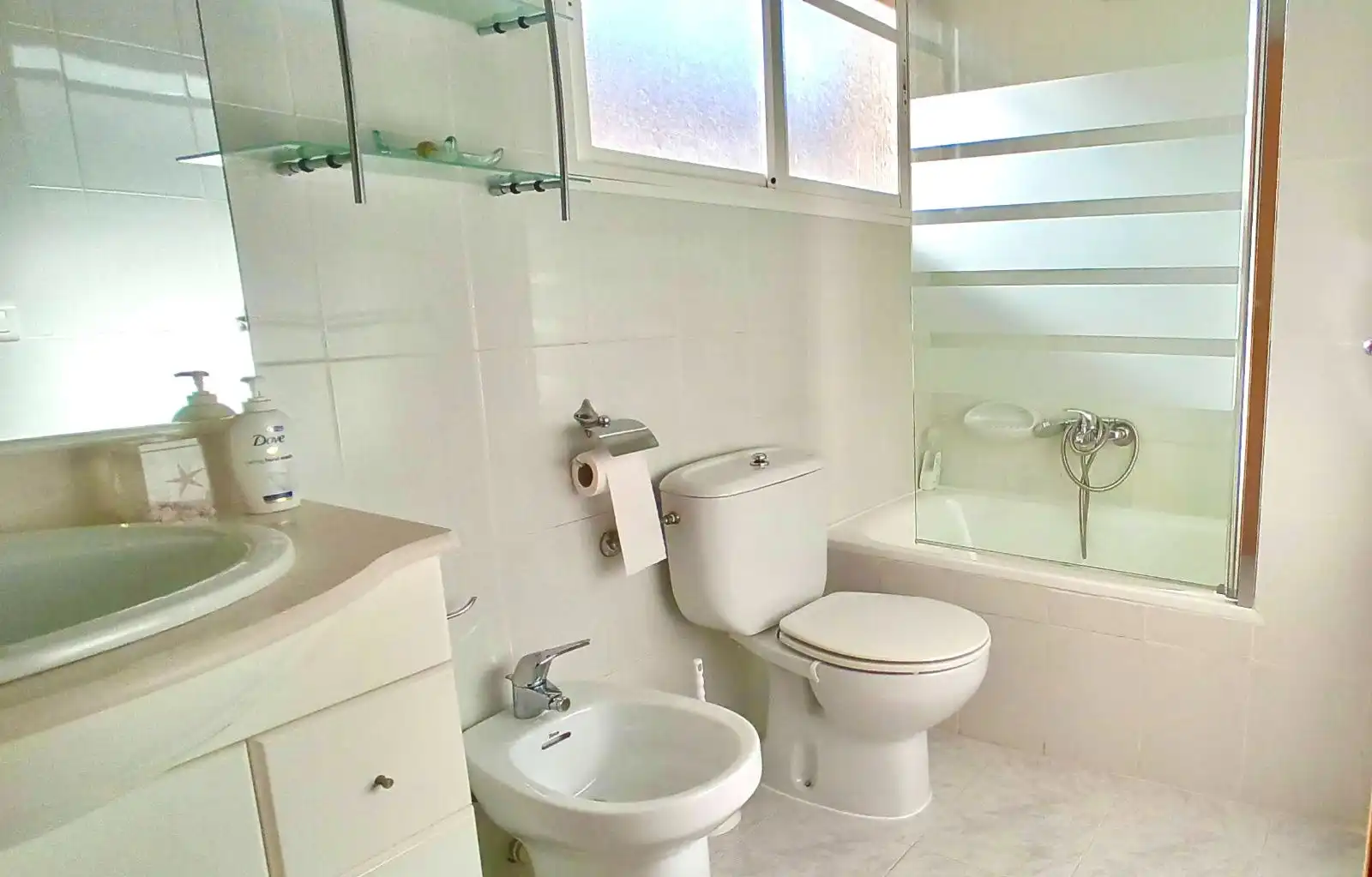 Bathroom of Flat for sale in El Vendrell  with Air Conditioner, Heating and Terrace