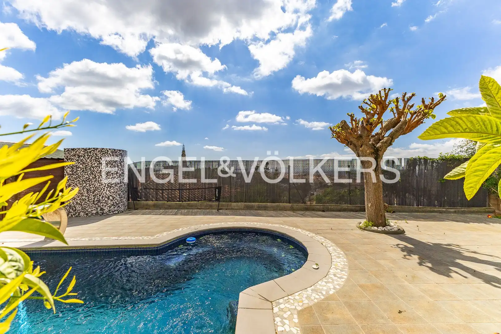 Piscina de Casa o xalet en venda en Castellar del Vallès amb Aire condicionat, Calefacció i Jardí privat