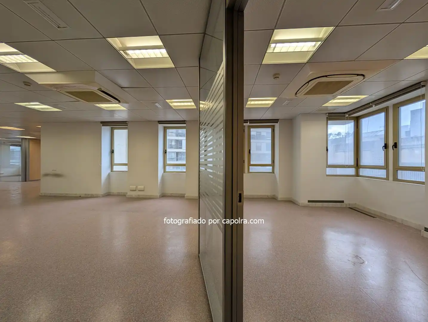 Büro zum Verkauf in Barcelona mit Klimaanlage und Heizung