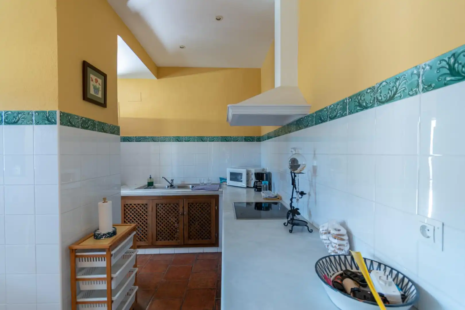 Cuina de Casa o xalet en venda en Guadix amb Calefacció, Traster i Piscina