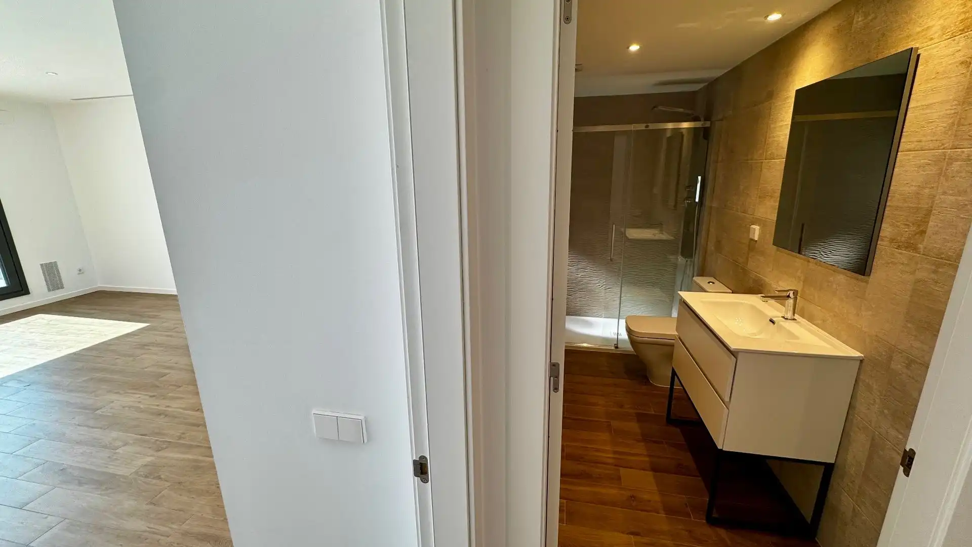 Badezimmer von Dachboden zum Verkauf in Centre