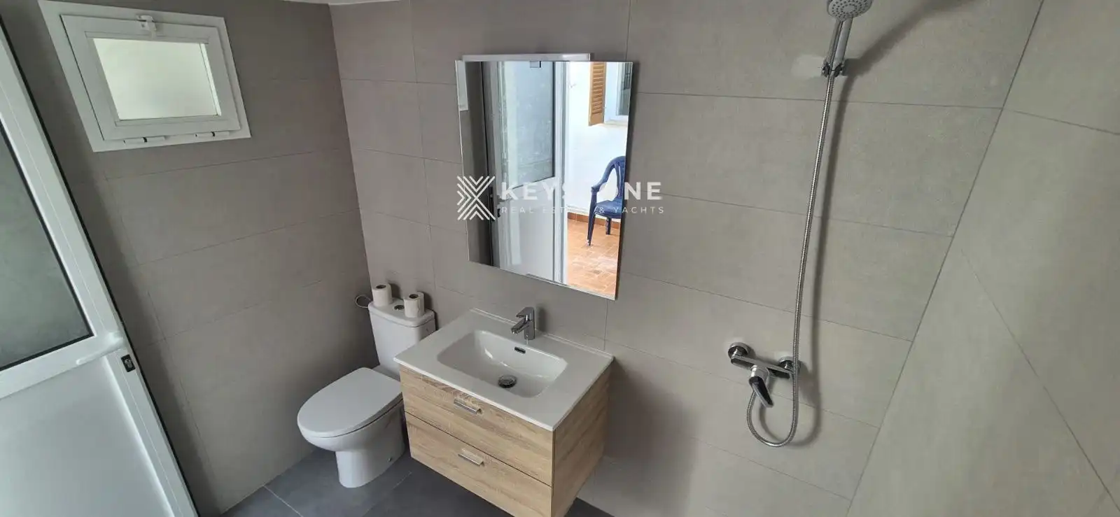 Baño de Piso para compartir en Llucmajor con Aire acondicionado y Amueblado