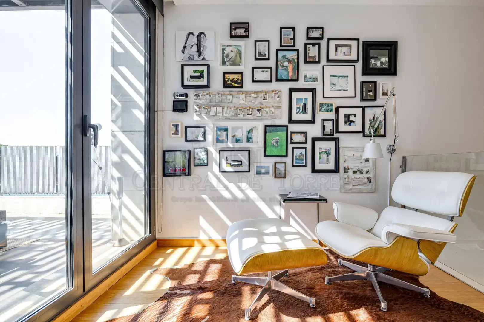 Sala d'estar de Casa o xalet en venda en Sant Cugat del Vallès amb Aire condicionat, Calefacció i Jardí privat