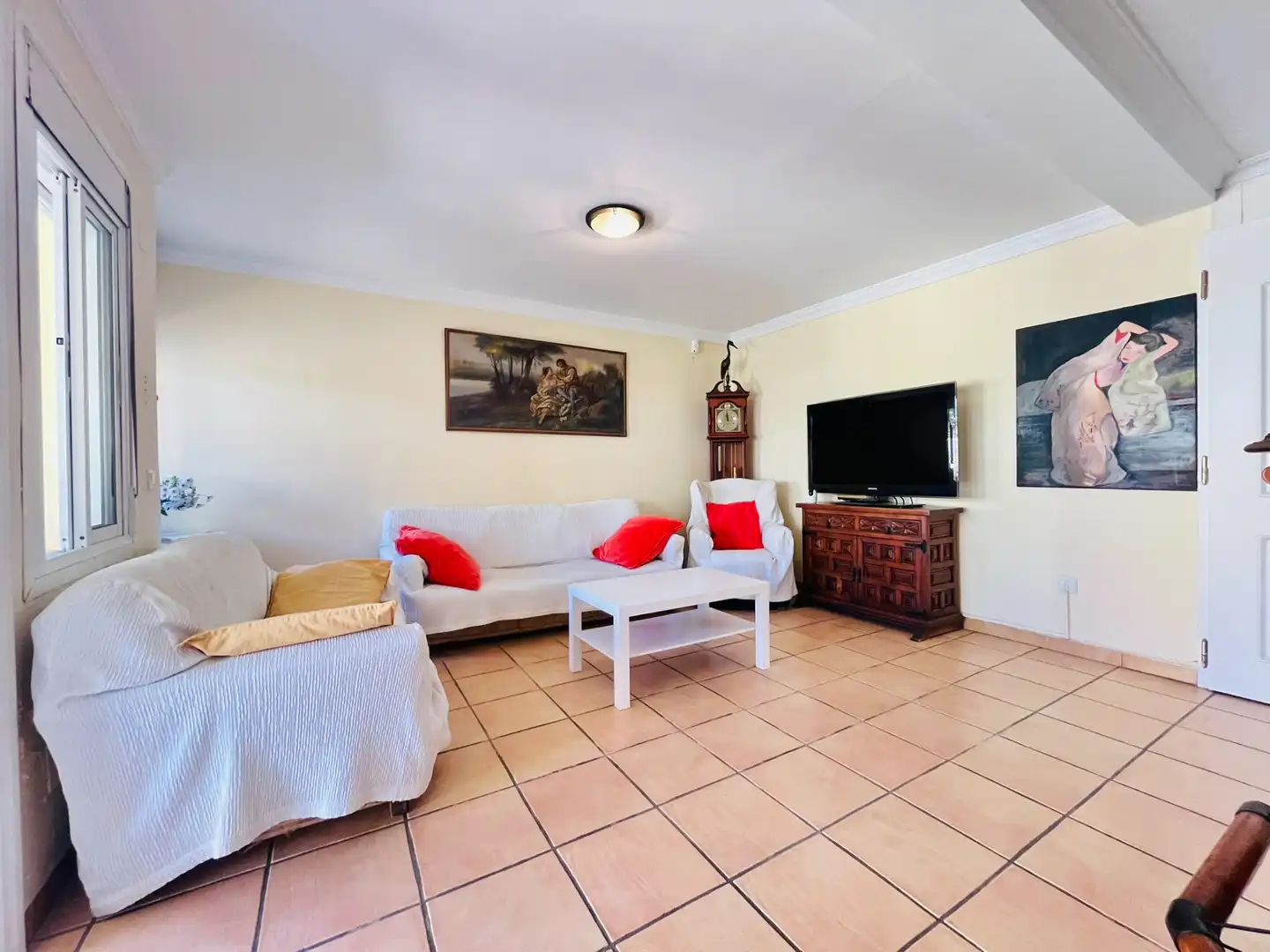 Sala de estar de Casa o chalet en venta en Fuengirola con Aire acondicionado, Jardín privado y Terraza