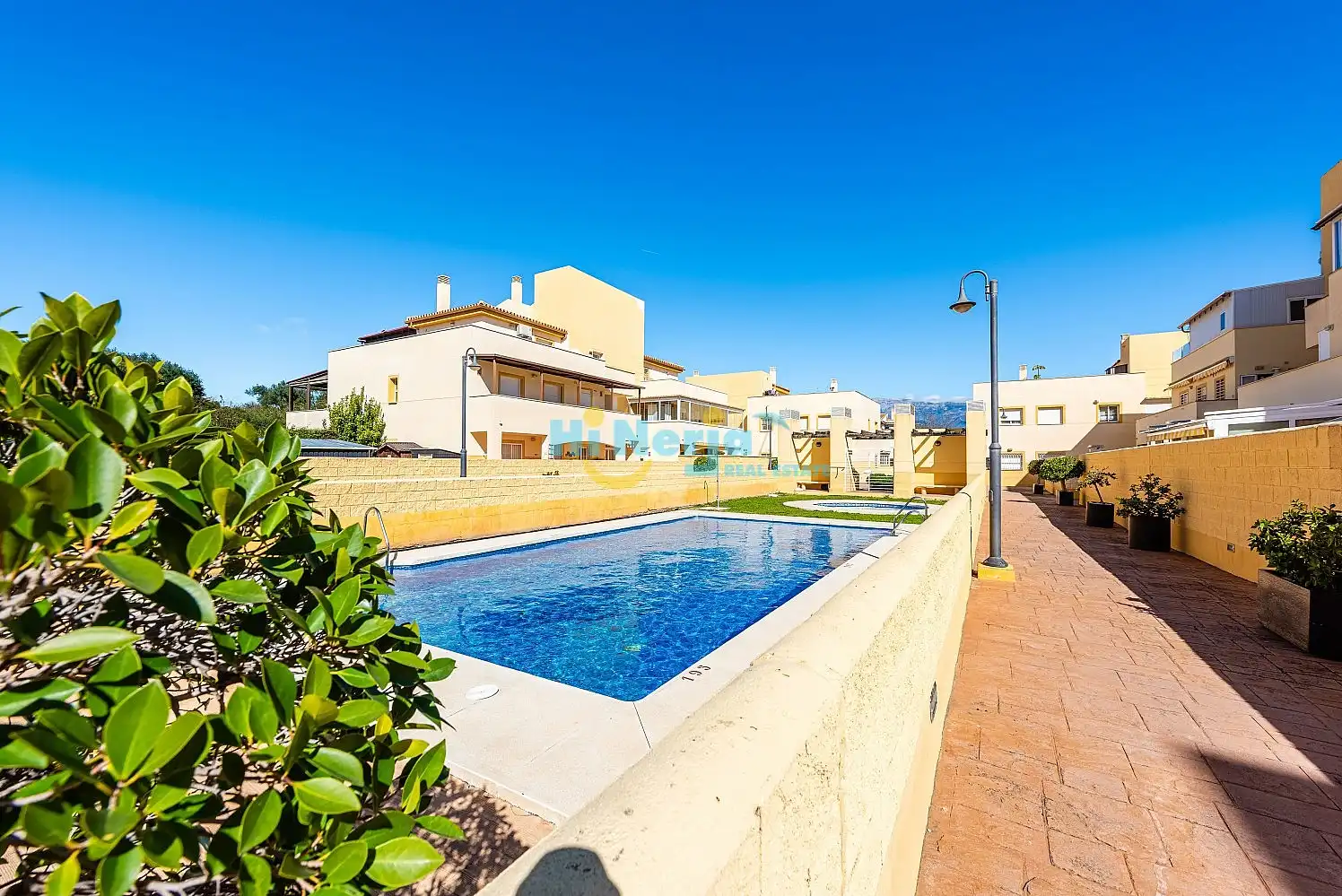 Piscina de Àtic en venda en Vélez-Málaga amb Aire condicionat, Calefacció i Jardí privat