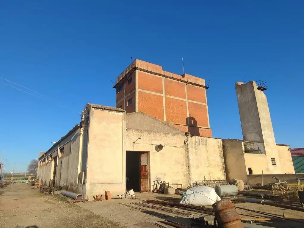 Vista exterior de Nau industrial en venda en Medina del Campo