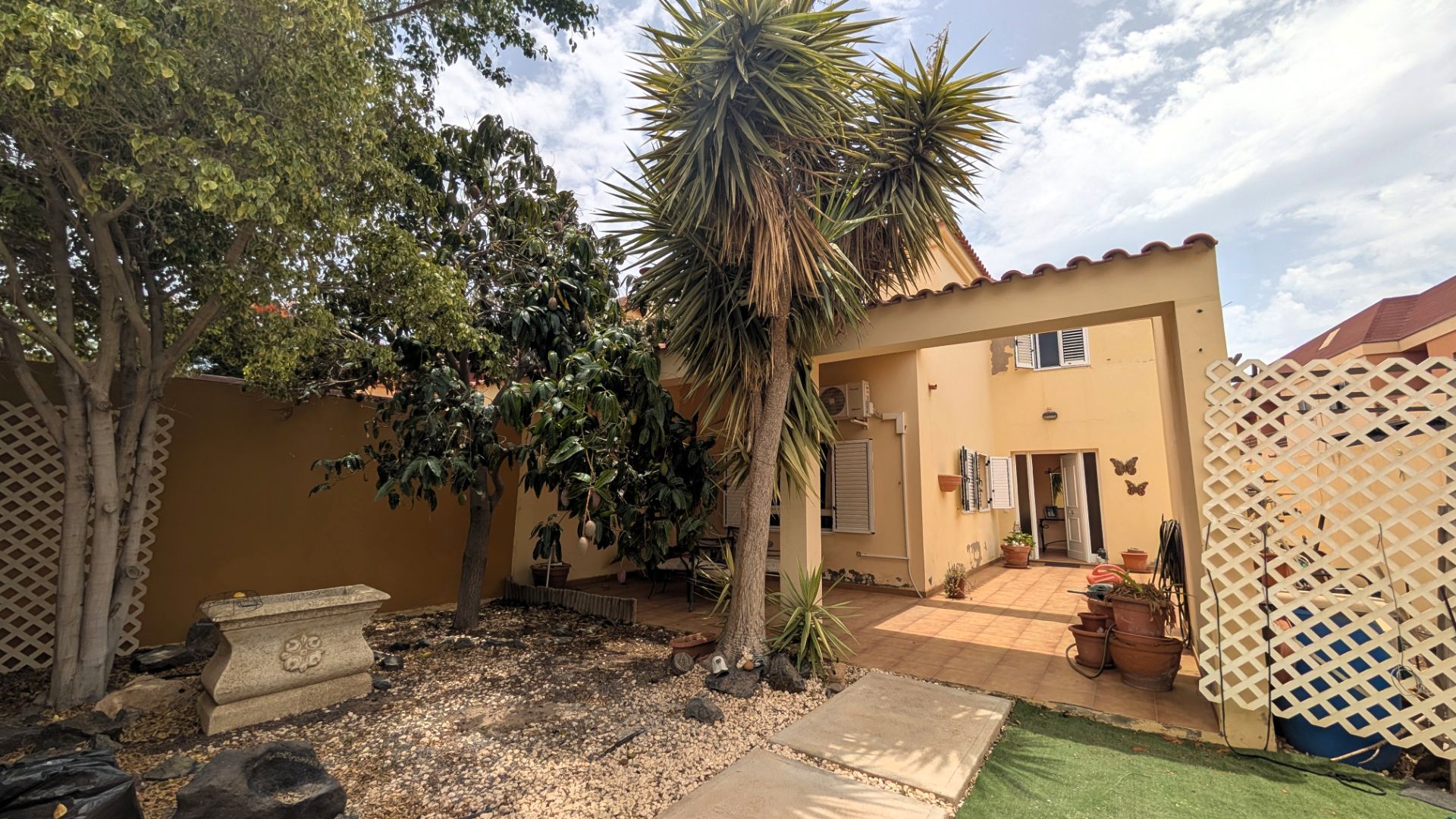 Exterior view of Single-family semi-detached for sale in Tuineje  with Air Conditioner, Private garden and Terrace