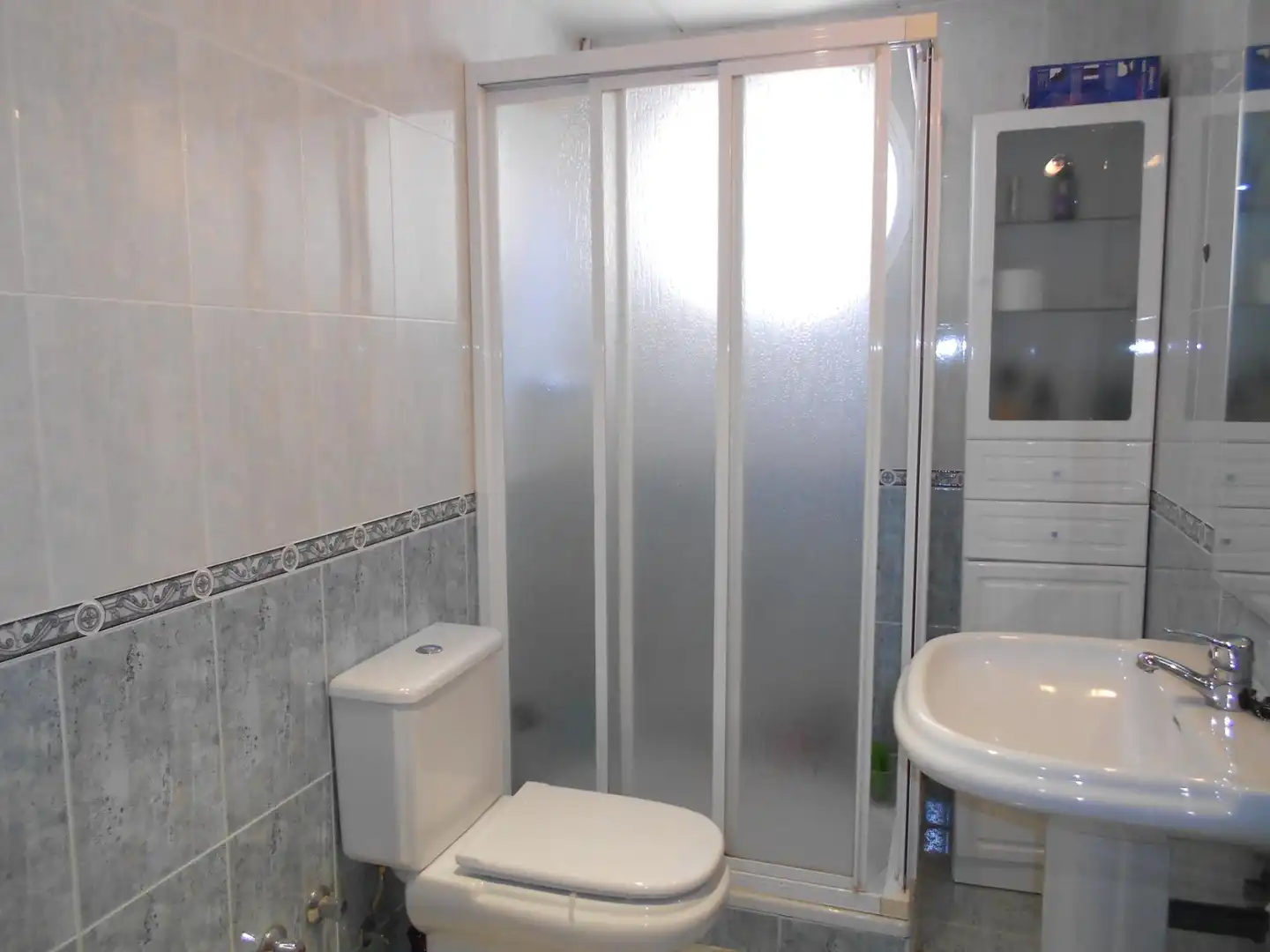 Badezimmer von Einfamilien-Reihenhaus zum Verkauf in Murcia mit Klimaanlage, Heizung und Privatgarten