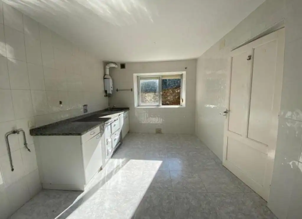 Cuina de Casa o xalet en venda en Garrafe de Torío amb Terrassa
