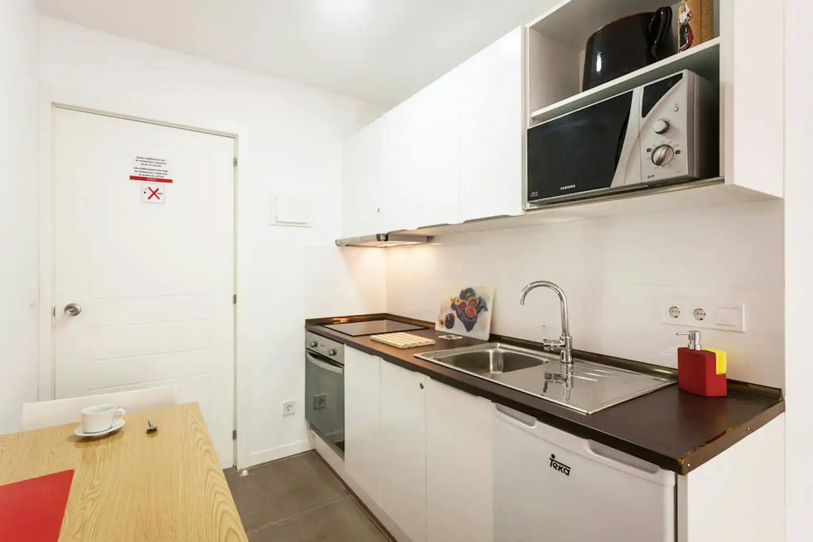 Cuina de Pis de lloguer en Valencia amb Aire condicionat, Calefacció i Moblat
