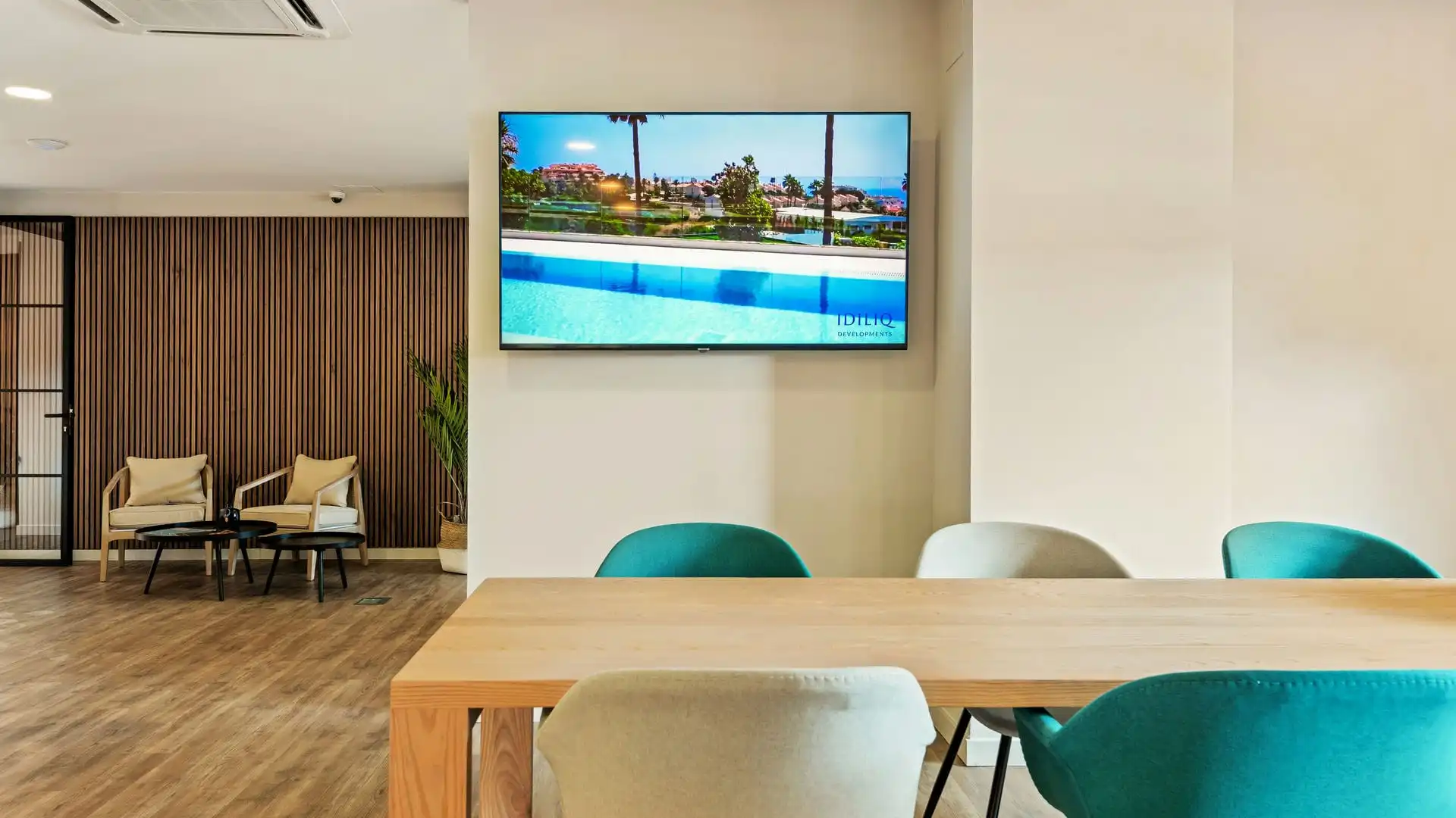 Sala de estar de Apartamento en venta en Estepona con Terraza, Piscina y Piscina comunitaria