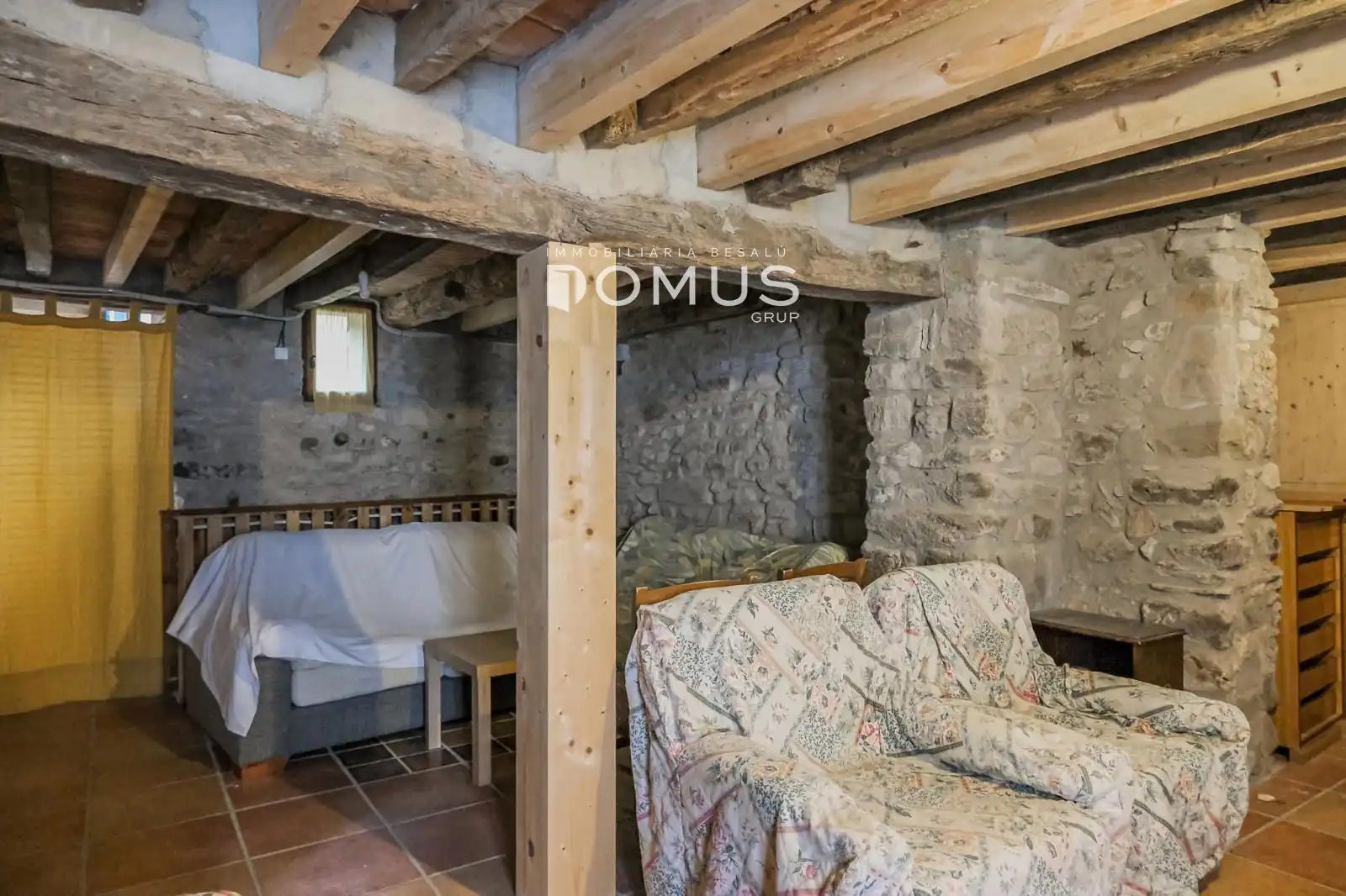 Habitación de Finca rústica en venta en Santa Pau con Calefacción, Parquet y Piscina