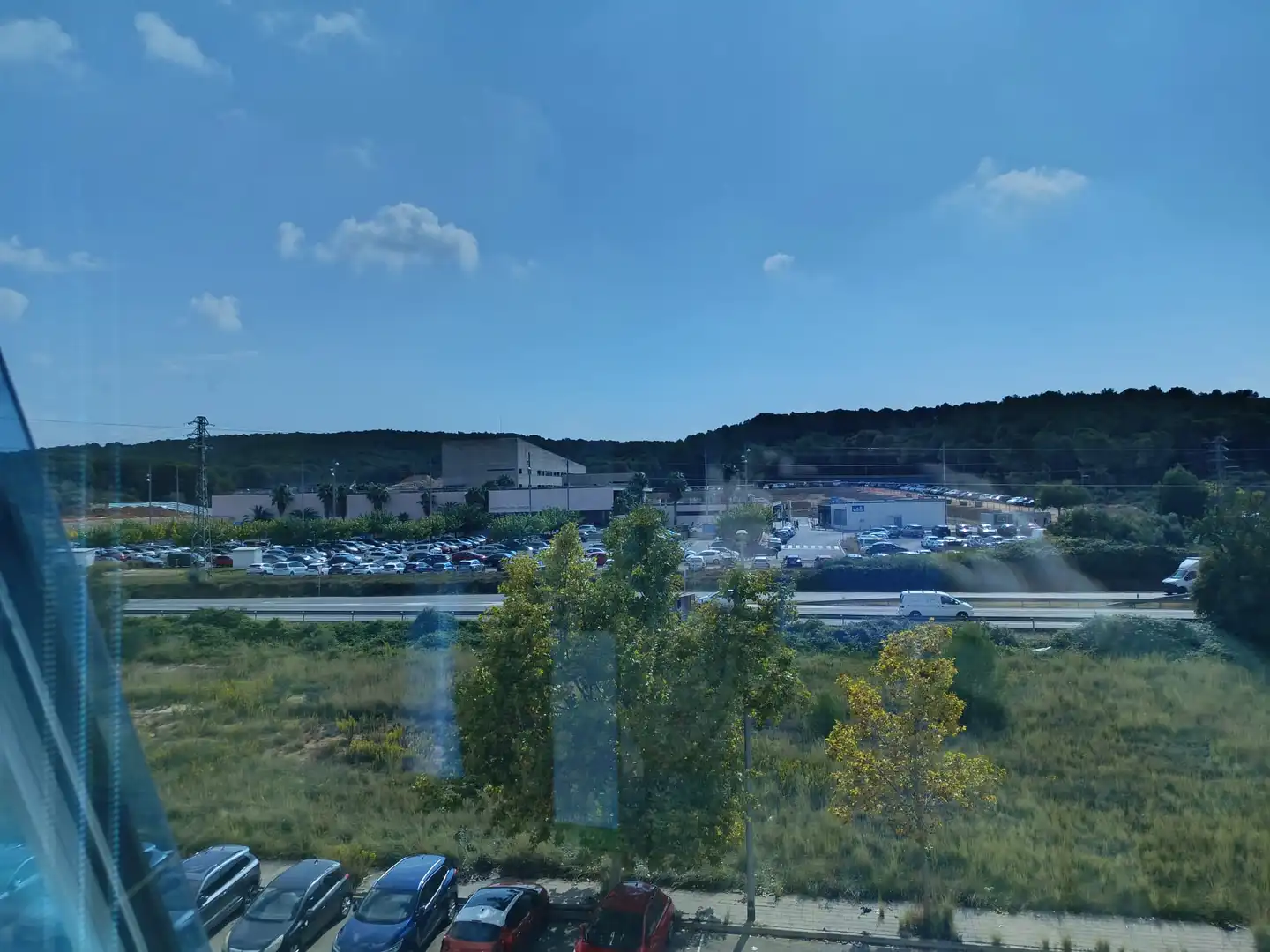 Außenansicht von Fabrikhallen zum Verkauf in El Vendrell