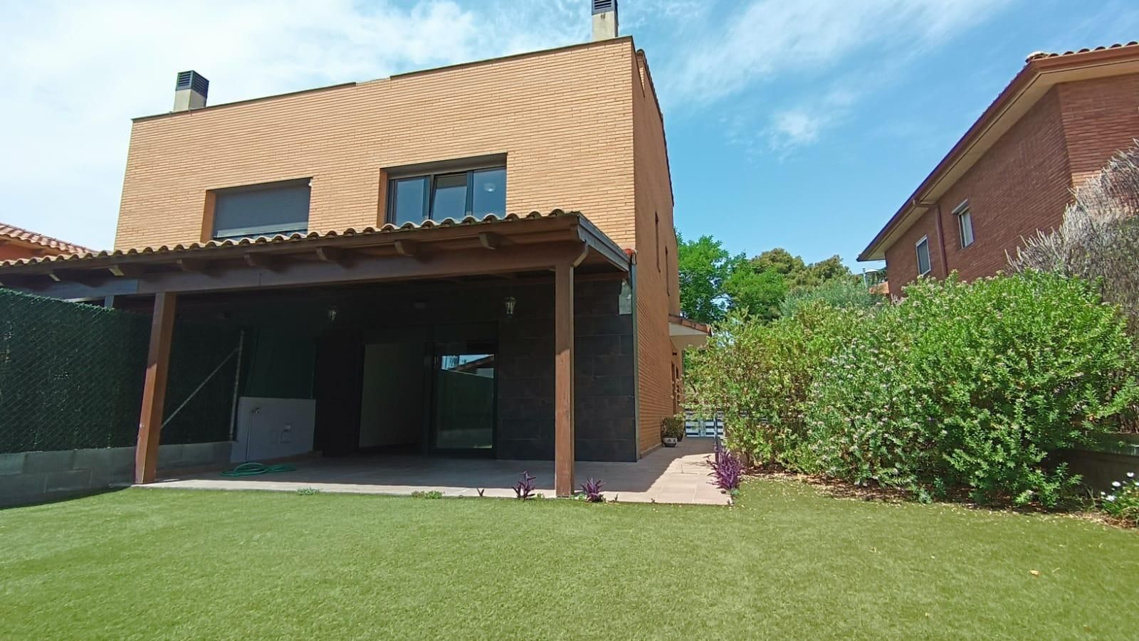 Jardí de Casa adosada en venda en Parets del Vallès
