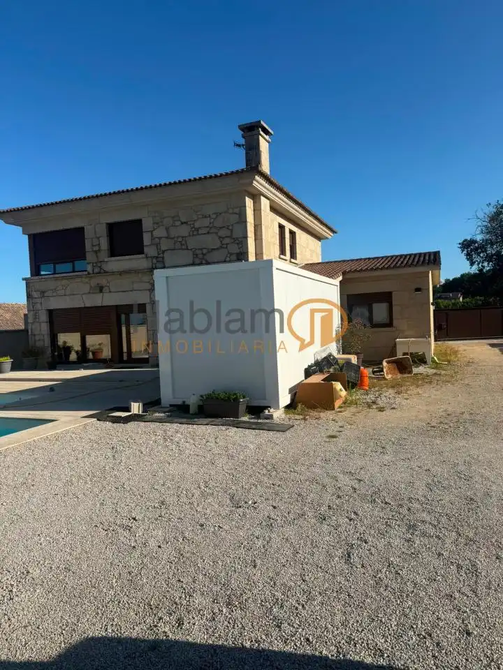 Vista exterior de Casa o chalet en venta en Vilanova de Arousa con Calefacción, Jardín privado y Terraza