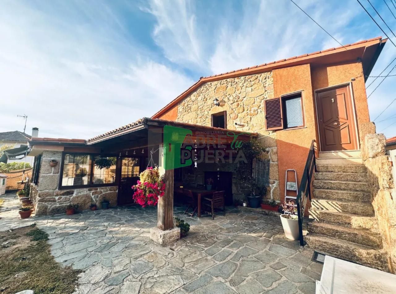 Vista exterior de Casa o chalet en venta en Ourense Capital  con Calefacción, Jardín privado y Parquet