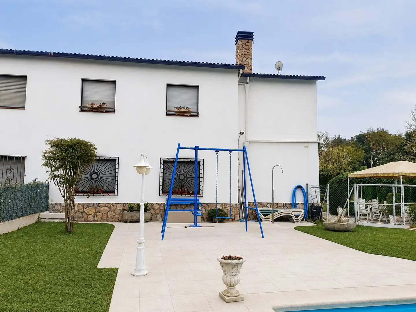 Vista exterior de Casa adosada en venda en Maçanet de la Selva amb Aire condicionat, Calefacció i Jardí privat
