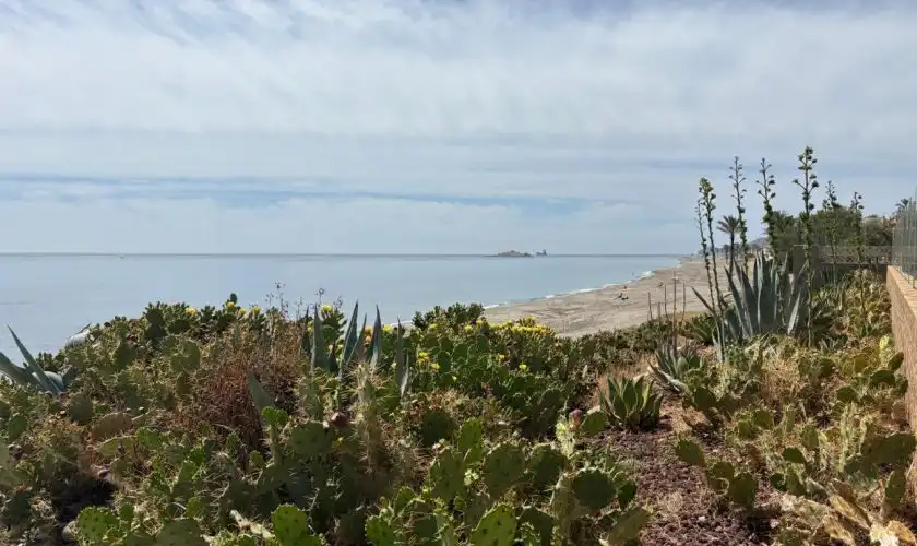 Einfamilien-Reihenhaus zum Verkauf in Carboneras mit Klimaanlage, Terrasse und Abstellraum