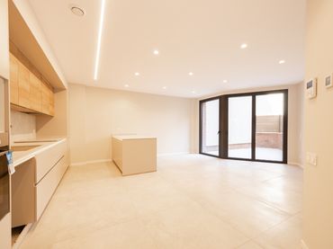 Baixos d'obra nova amb ascensor en venda a Carrer Josep Maria Sert 2