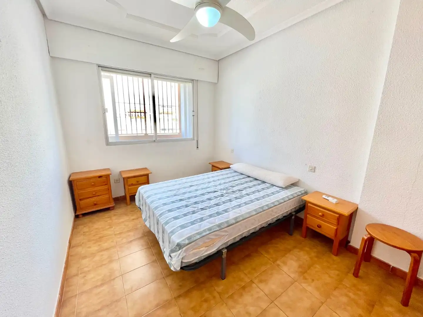 Habitación de Apartamento de alquiler en San Pedro del Pinatar con Calefacción, Terraza y Amueblado