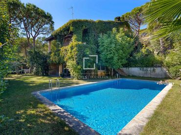 Villa avec balcon à vendre à Cabrils