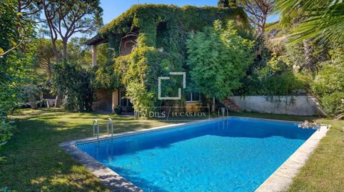Espaciosa casa con vistas, jardín y piscina en venta en Cabrils, imagen 2