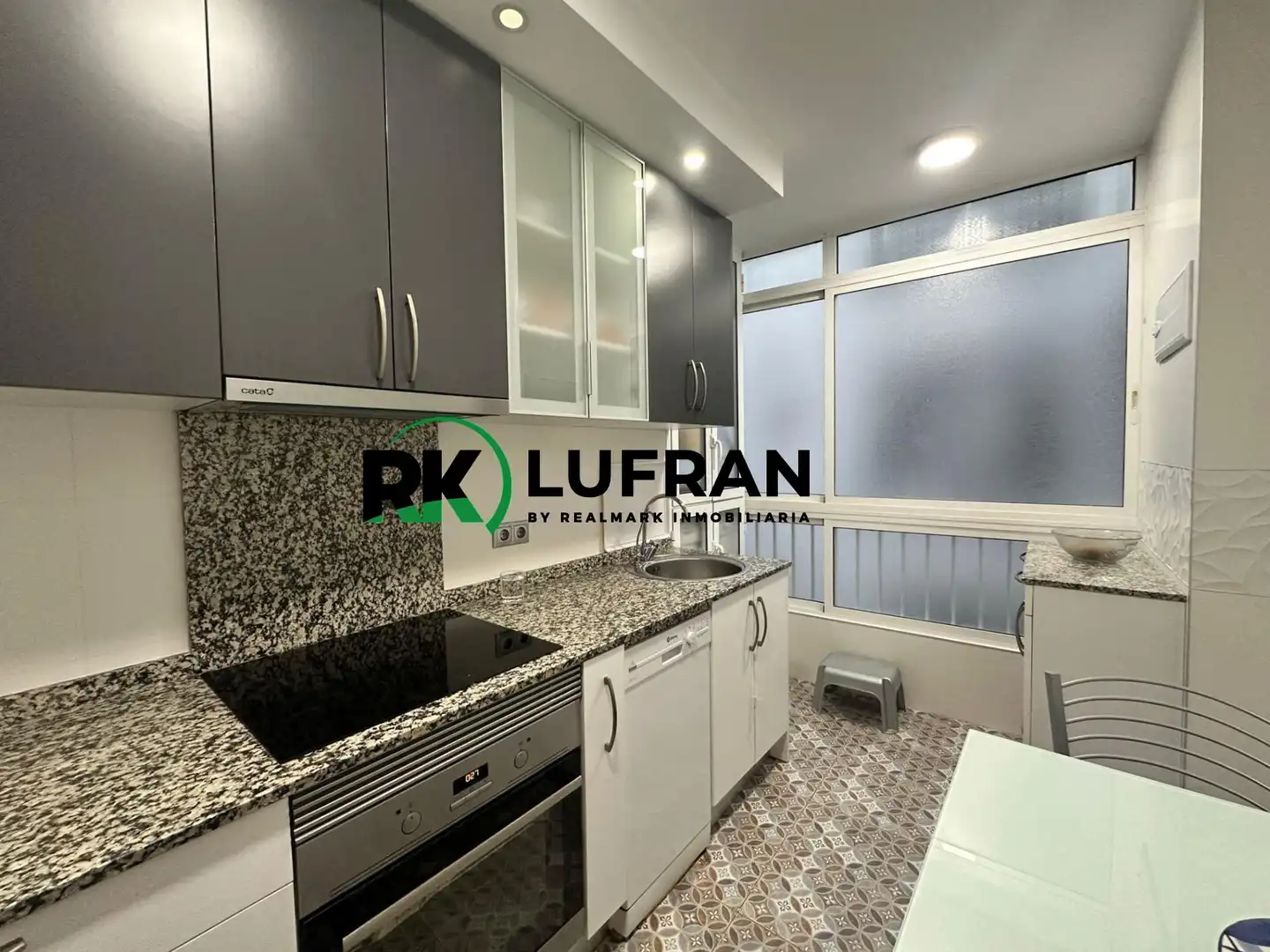 Cuina de Apartament en venda en Alicante / Alacant amb Terrassa, Moblat i Balcó