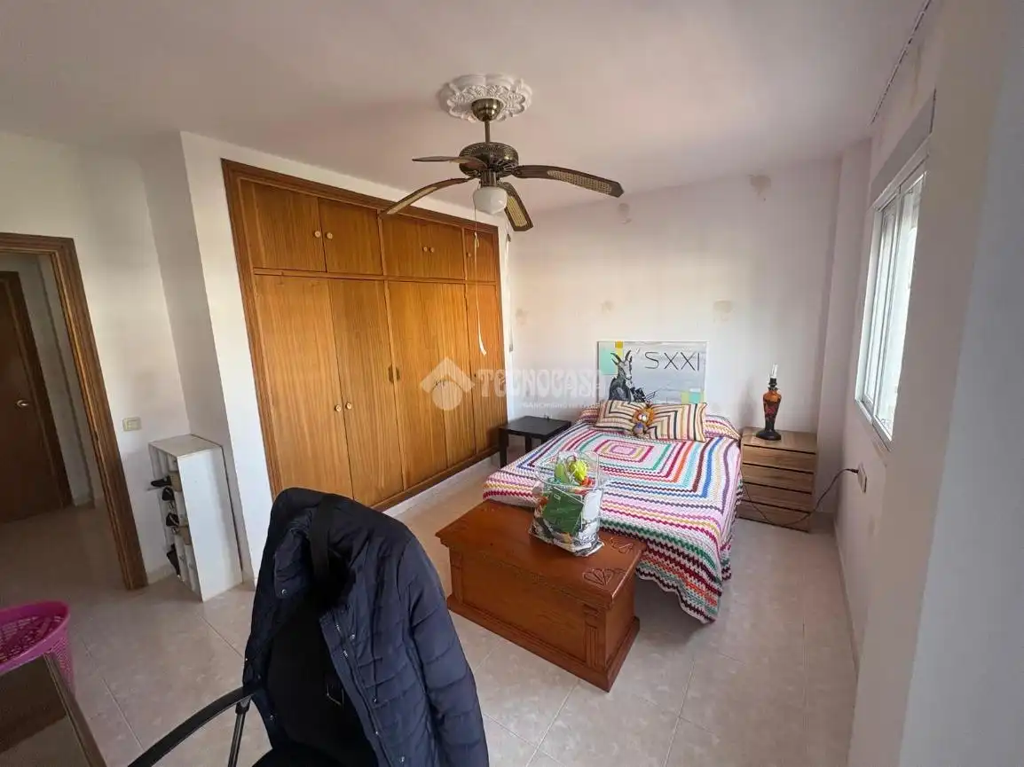 Dormitori de Casa adosada en venda en Espartinas amb Aire condicionat, Jardí privat i Terrassa