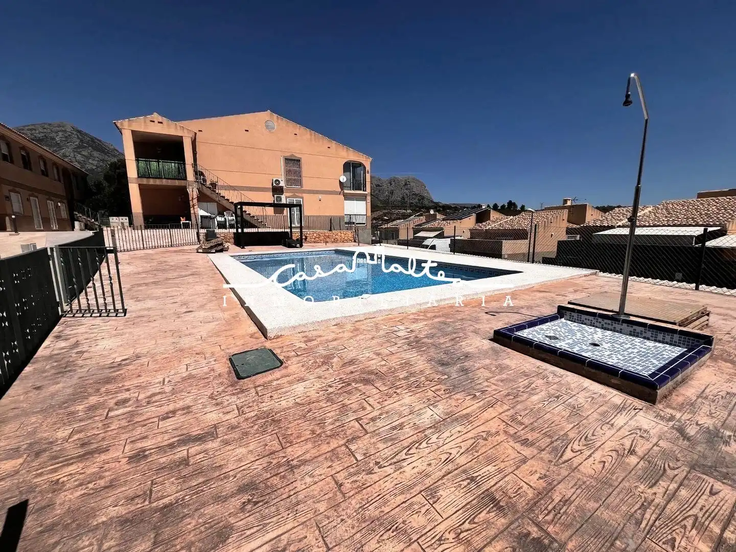 Piscina de Apartament en venda en Benidorm amb Aire condicionat, Calefacció i Jardí privat