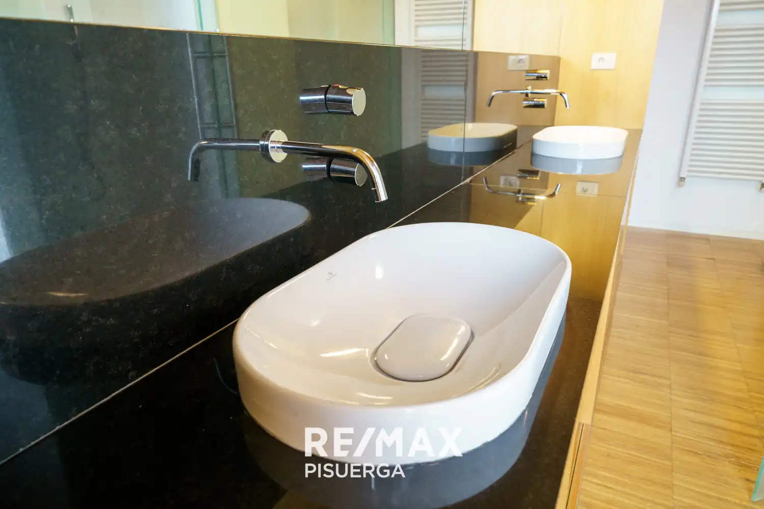 Bathroom of Houses for rent in Laguna de Duero  with Air Conditioner, Private garden and Terrace