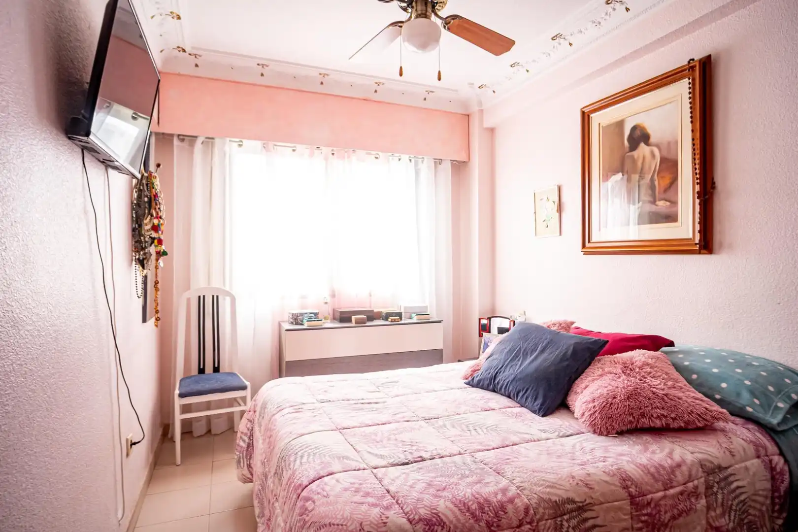 Dormitori de Apartament en venda en Benidorm amb Jardí privat i Piscina comunitària