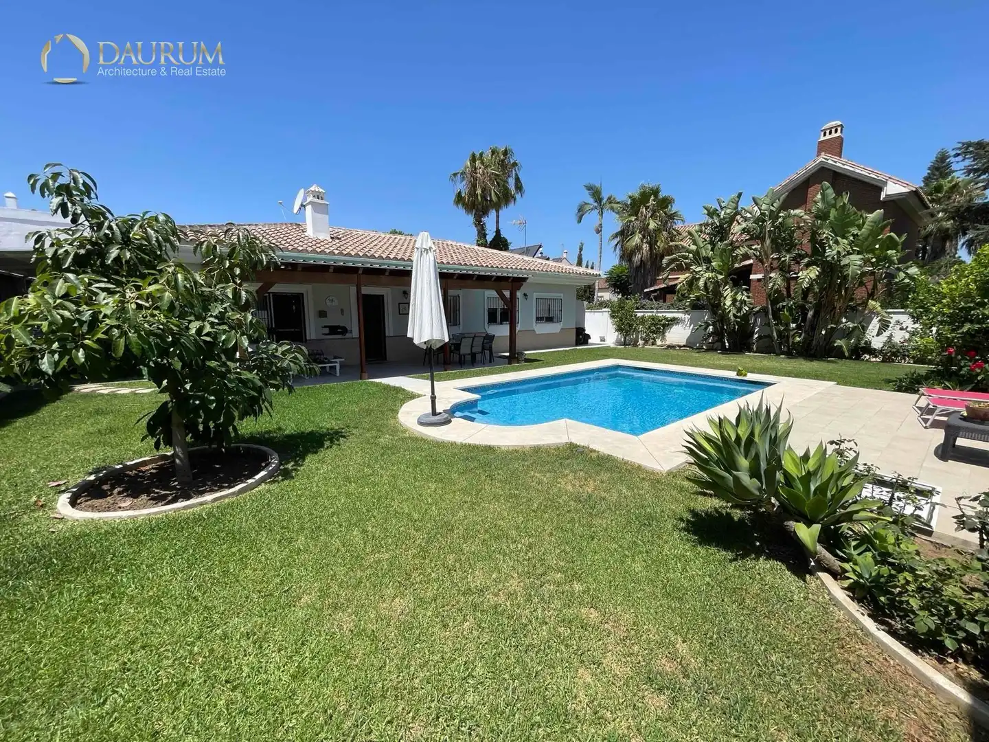 Chalet con piscina en venta en CALLE Alborán