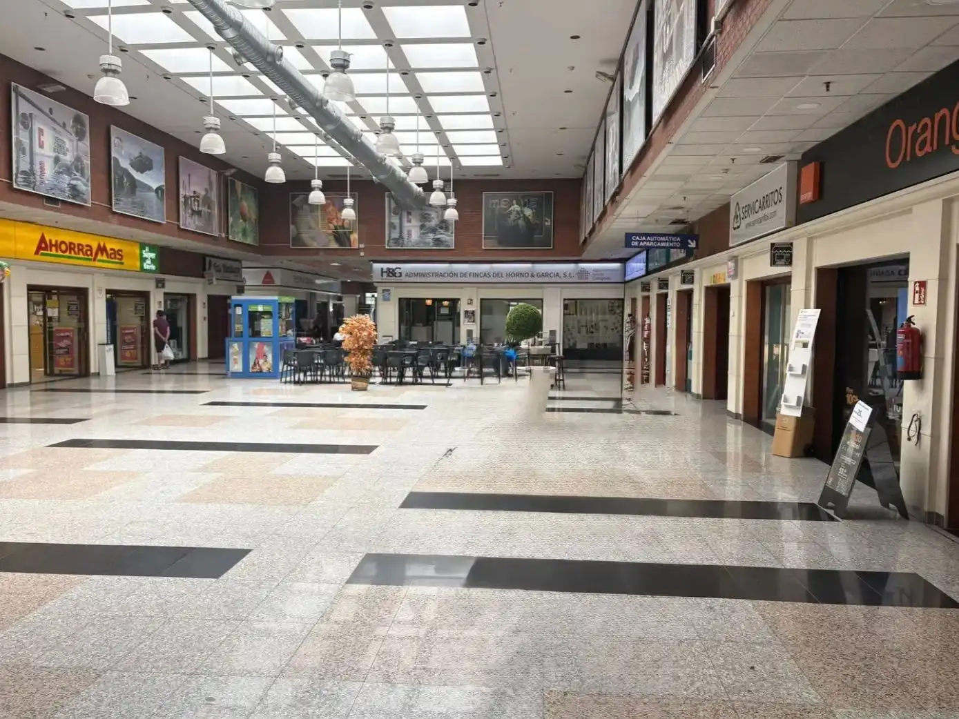 Local de lloguer en Madrid amb Aire condicionat, Calefacció i Parquet