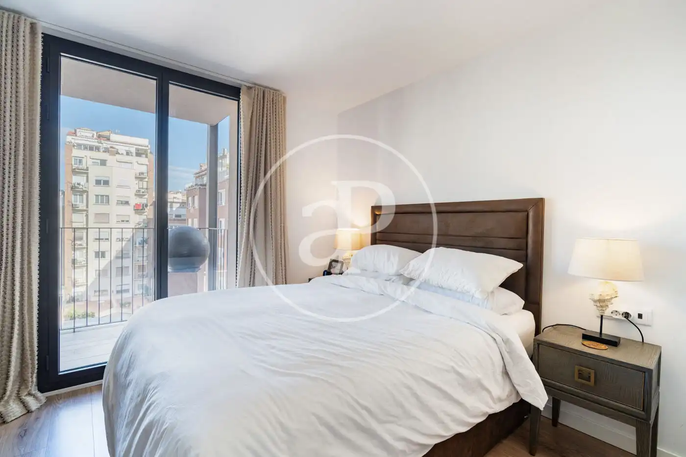 Schlafzimmer von Dachboden zur Miete in Barcelona mit Klimaanlage, Heizung und Terrasse