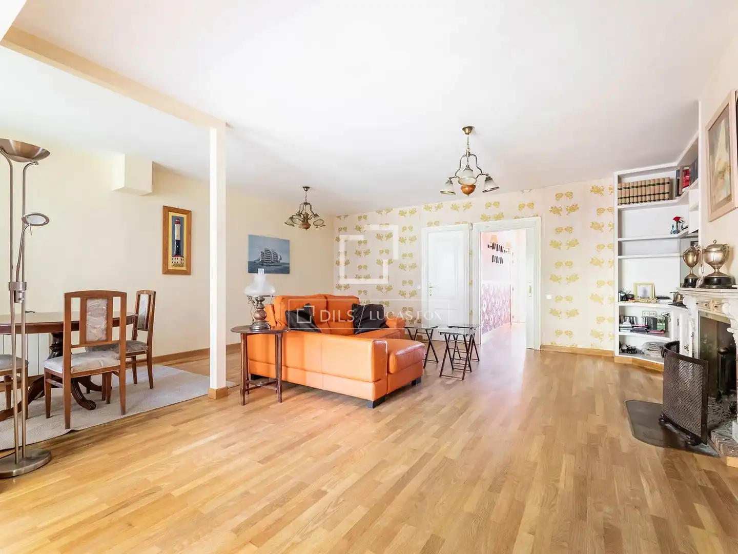 Sala d'estar de Casa o xalet en venda en Majadahonda amb Aire condicionat i Jardí privat