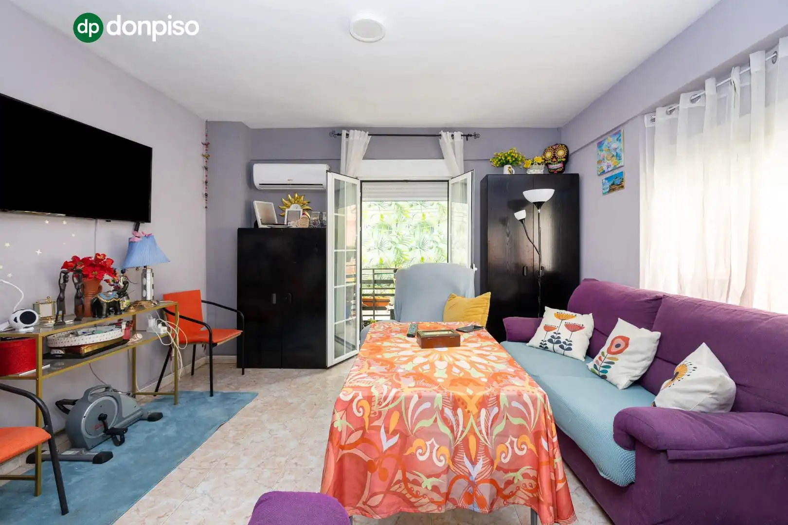 Sala d'estar de Pis en venda en Granada amb Aire condicionat i Terrassa