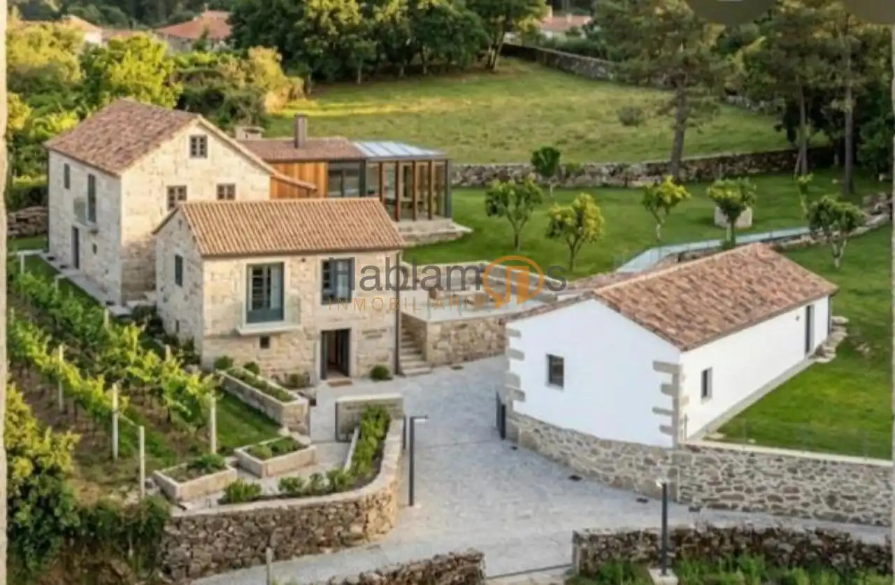 Casa rústica amb piscina en venda a Parroquias Rurales