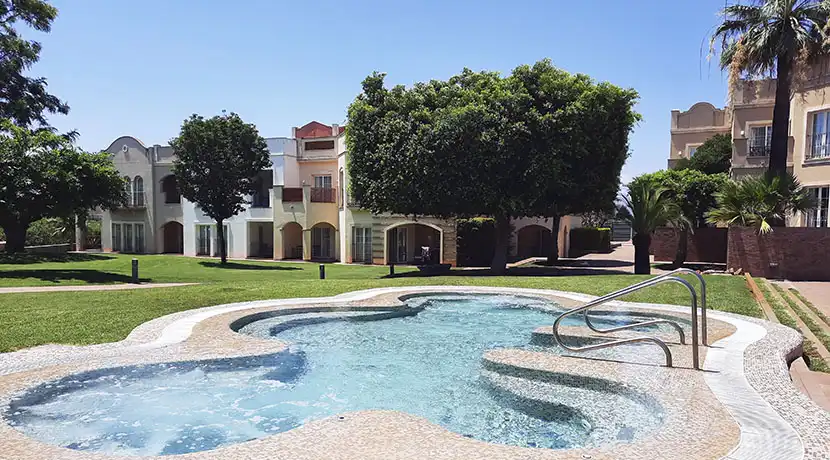 Piscina de Apartament en venda en Dénia amb Aire condicionat, Calefacció i Terrassa