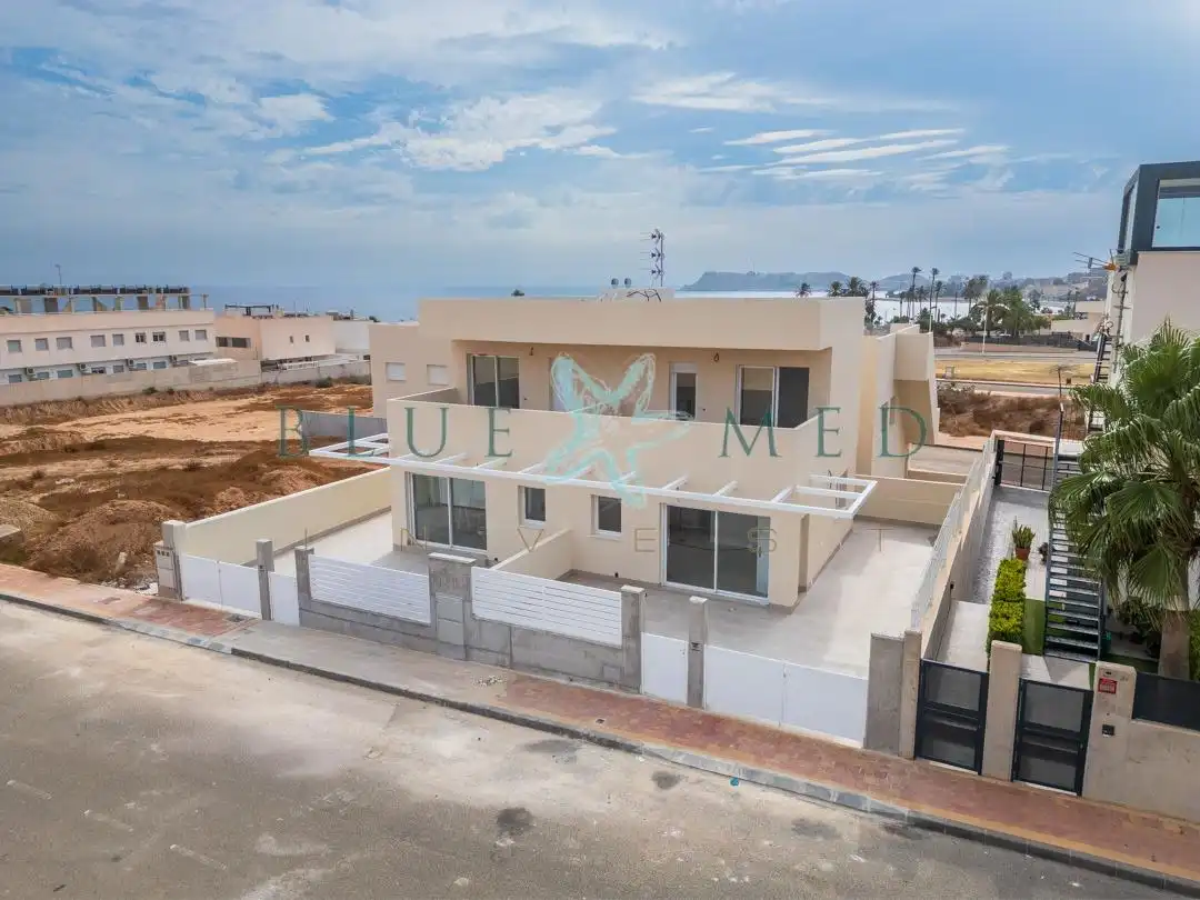 Duplex con piscina in vendita a Calle EMBARCACIÓN COLUMBRETES, imagen 2