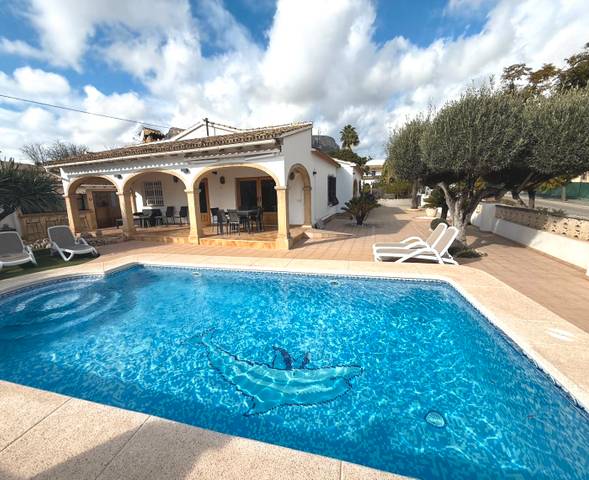 Casa-chalet en Venta en Benicolada - Las Adelfas