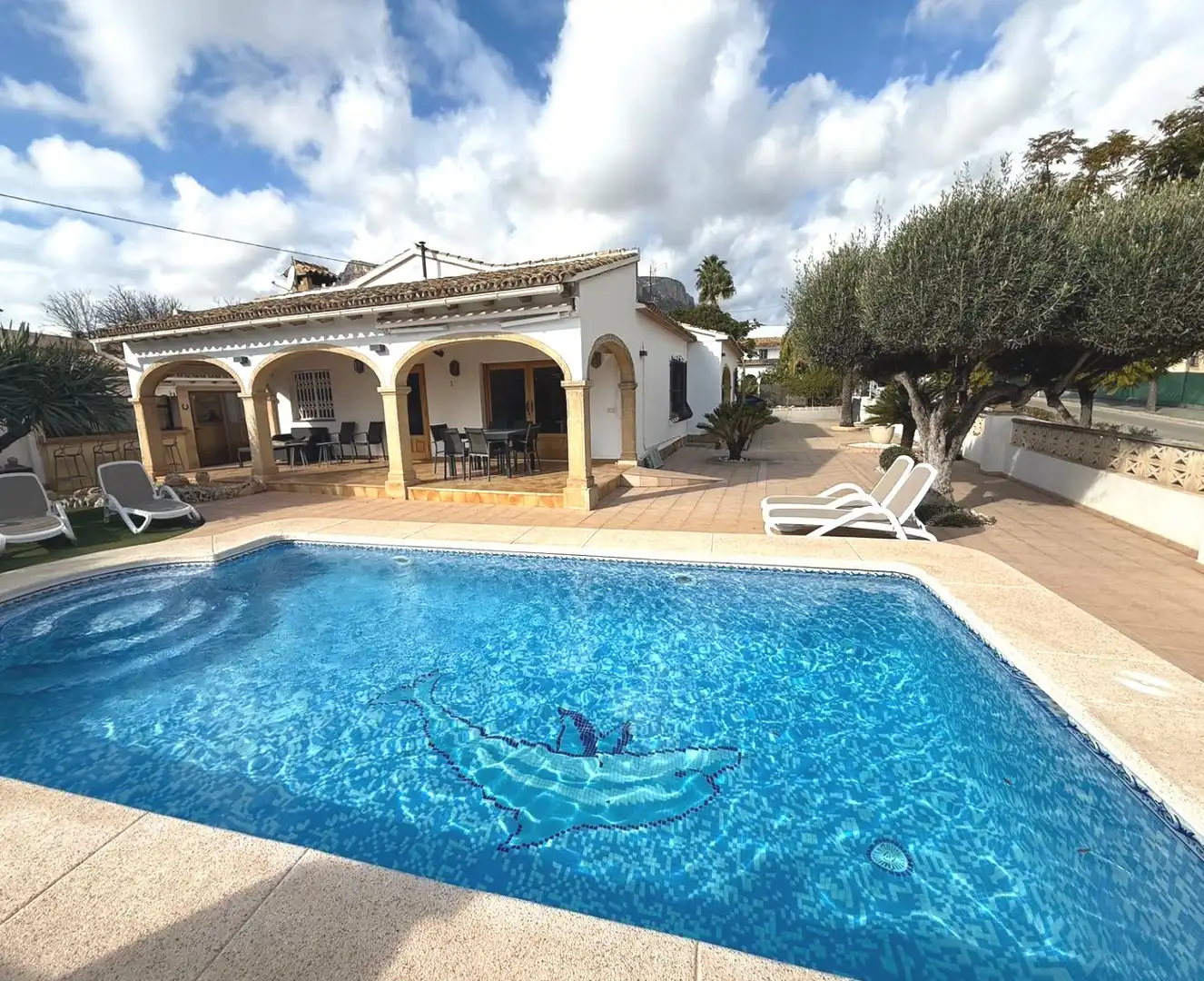 Villa con piscina in vendita a Benicolada - Las Adelfas