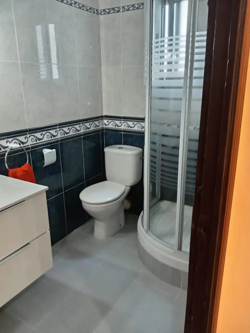 Badezimmer von Wohnung zur Miete in Burjassot mit Möbliert, Ofen und Waschmaschine