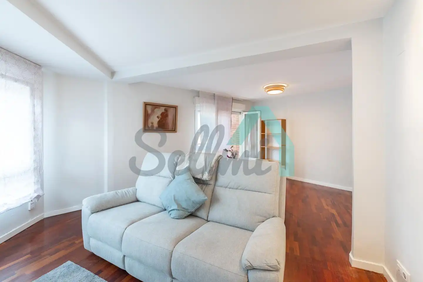 Sala d'estar de Pis de lloguer en Oviedo  amb Calefacció, Parquet i Terrassa