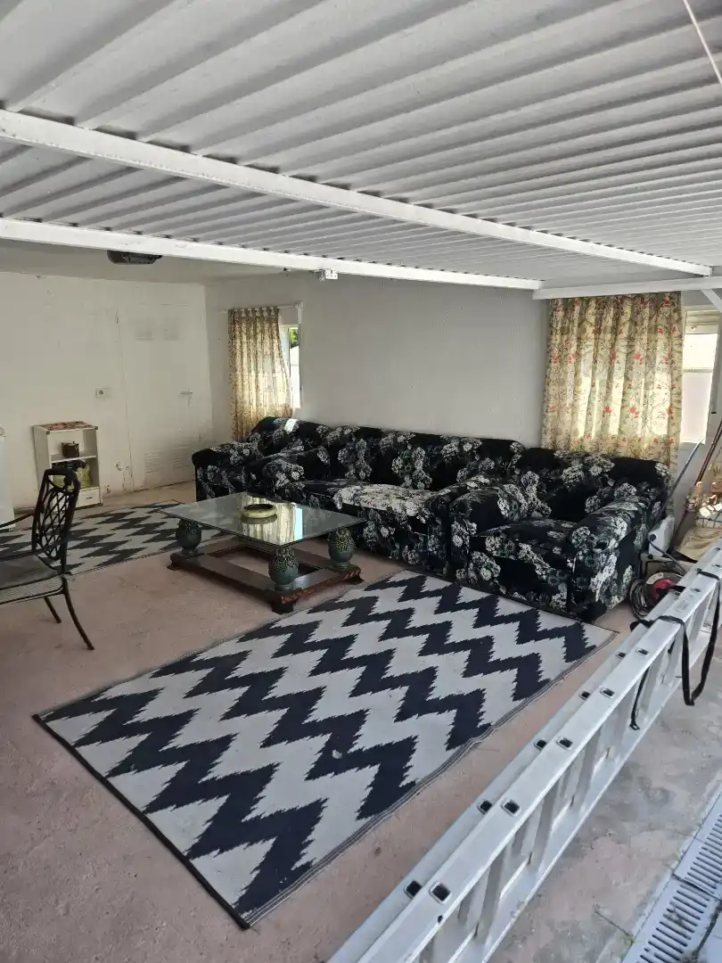 Sala d'estar de Casa o xalet en venda en Torrejón del Rey amb Piscina