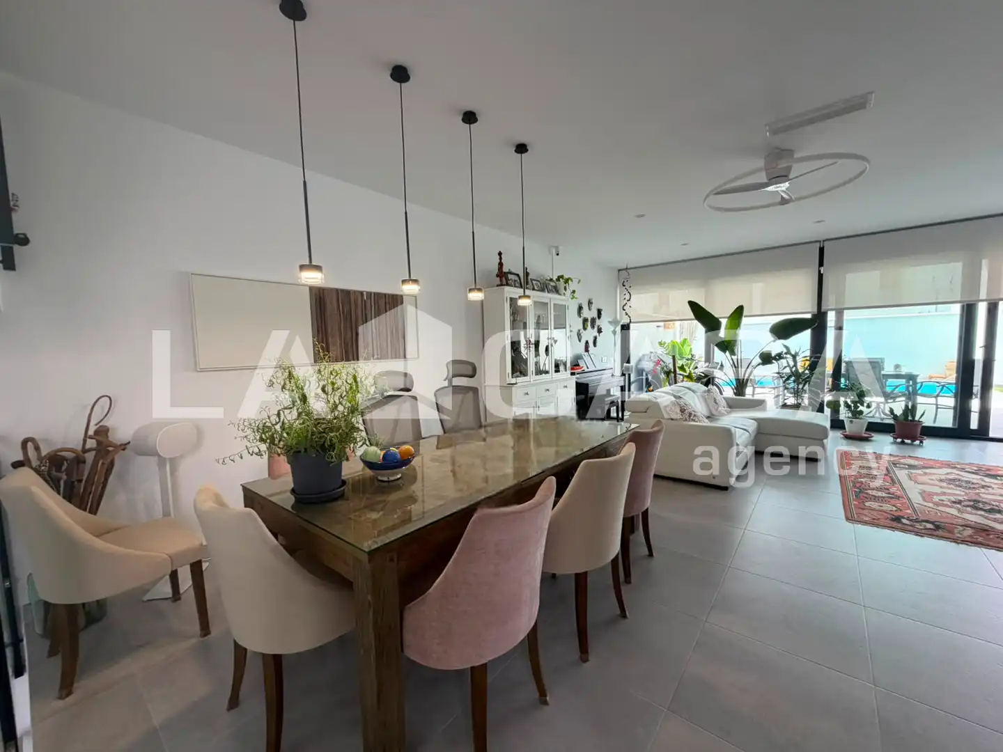 Esszimmer von Einfamilien-Reihenhaus zum Verkauf in Dos Hermanas mit Klimaanlage, Terrasse und Abstellraum