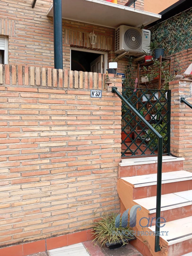 Vista exterior de Dúplex en venda en Cenes de la Vega amb Aire condicionat, Calefacció i Jardí privat