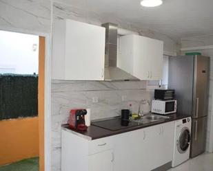 Cuina de Pis de lloguer en Málaga Capital amb Aire condicionat, Terrassa i Moblat